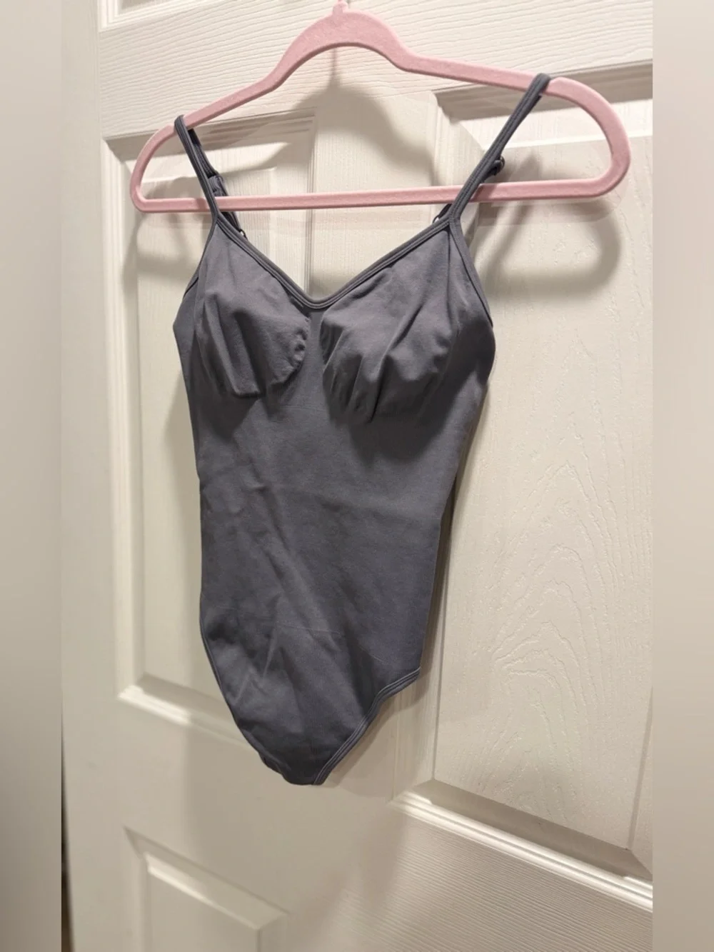 NWOT OQQ Seamless Thong Bodysuit Medium Gray Sculpting Stretch Cami Slim Fit - Picture 3 of 9